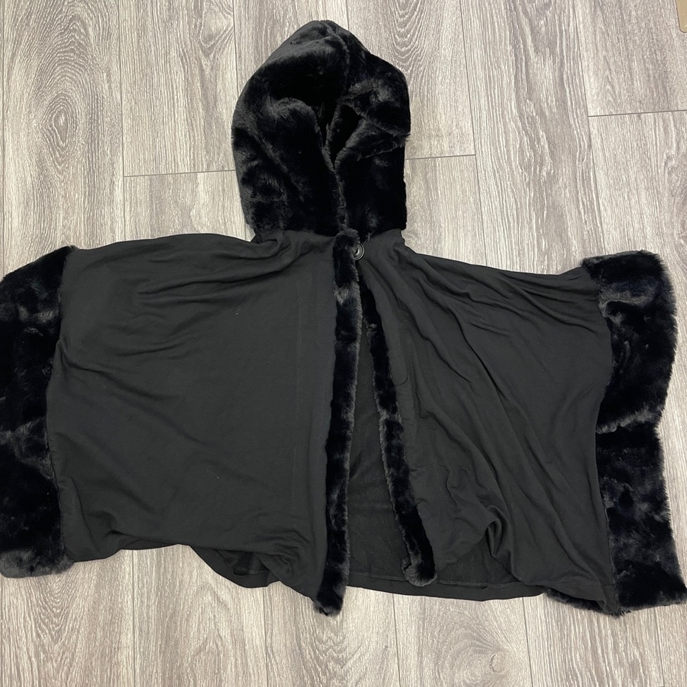 D’margeaux New York Faux Fur/Spandex Cape Size: One Size